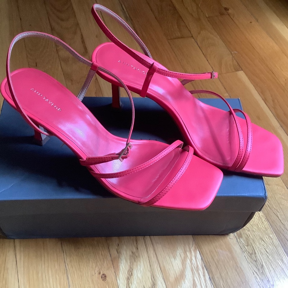 Ann Taylor Leather Hibiscus Pink Sandals 3 in Heel Size 9